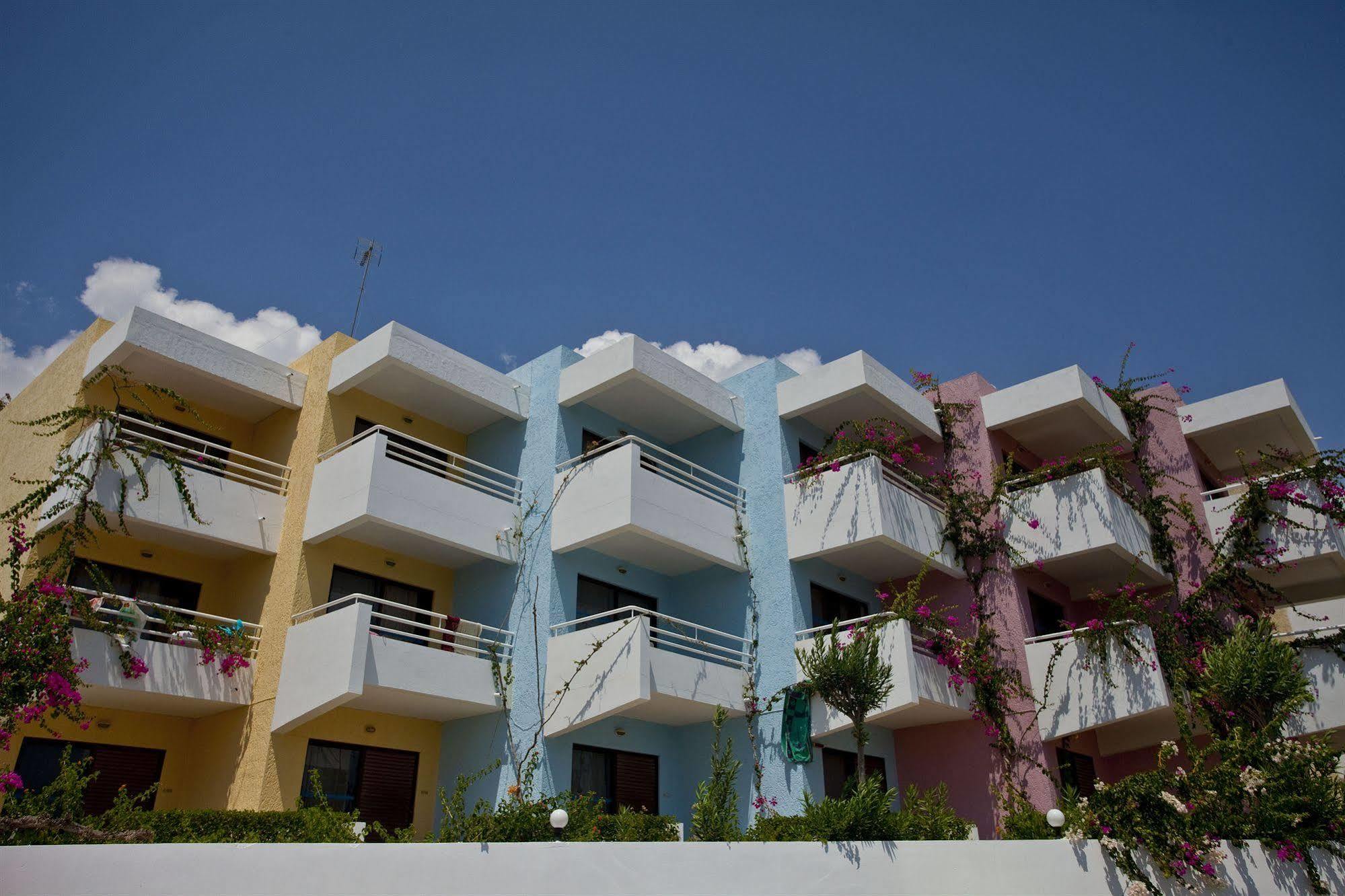 Iris Hotel Афанду Екстер'єр фото