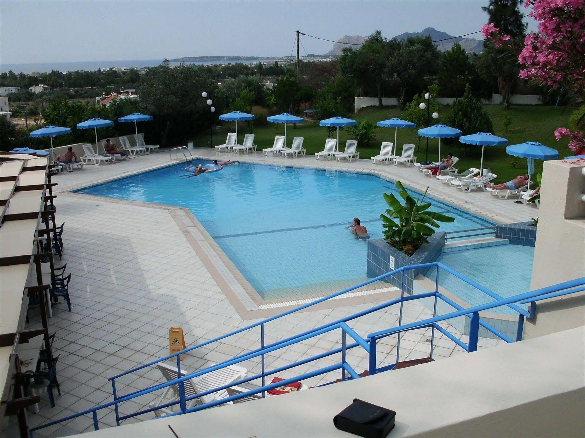 Iris Hotel Афанду Екстер'єр фото