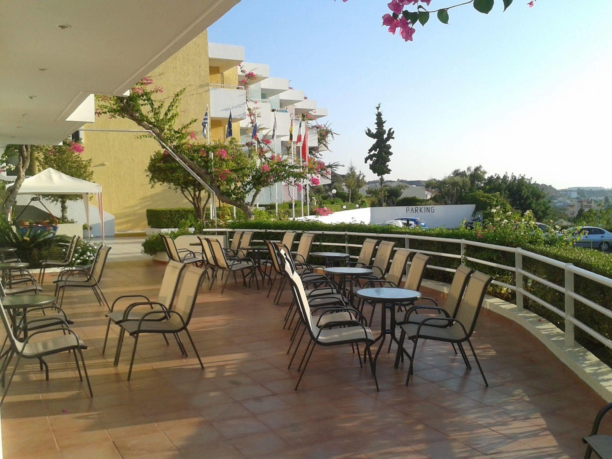 Iris Hotel Афанду Екстер'єр фото